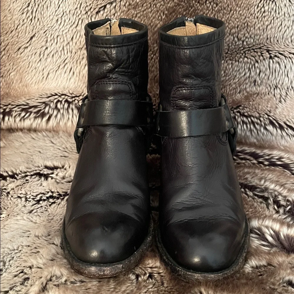 Frye Tabitha Harness Short Block-Heel Booties size 5.5